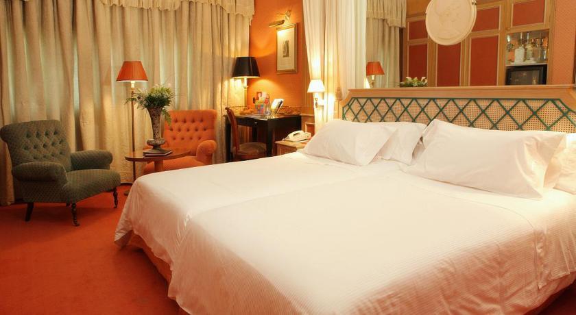 Hotel Palafox Сарагоса Екстер'єр фото