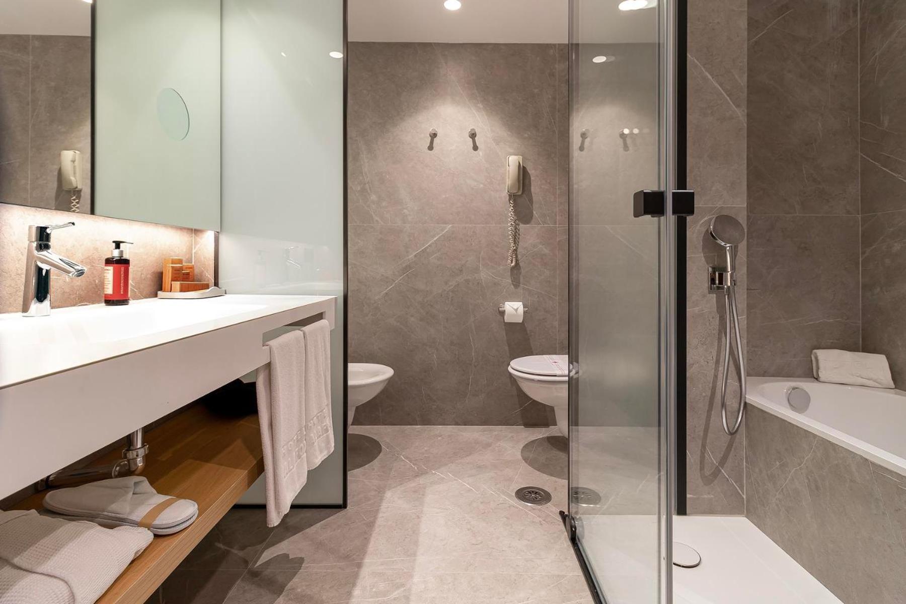Hotel Palafox Сарагоса Екстер'єр фото Bathroom