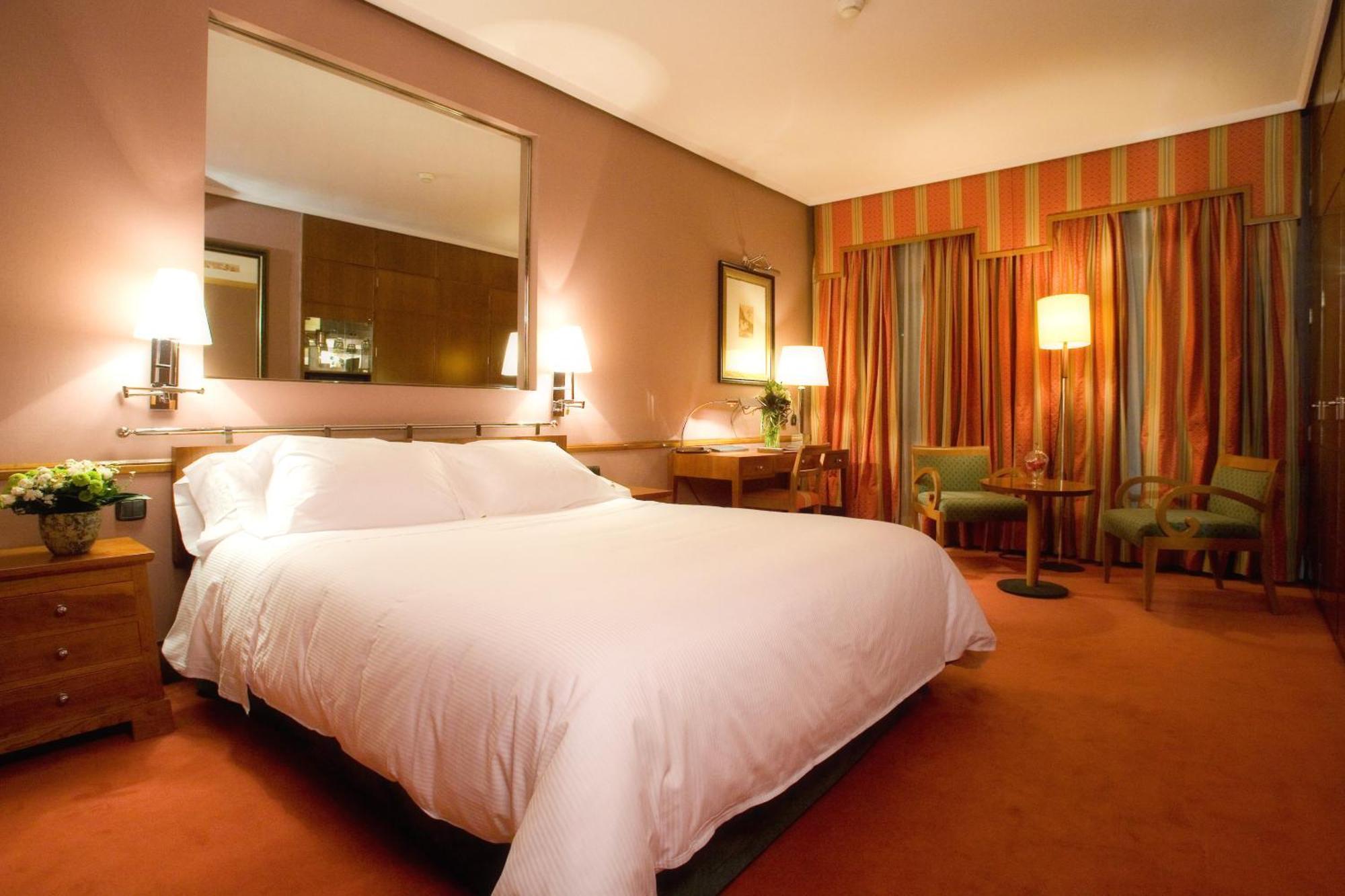 Hotel Palafox Сарагоса Екстер'єр фото